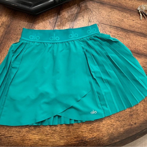 ALO Yoga Aces Tennis Skirt Size Medium - Picture 1 of 3